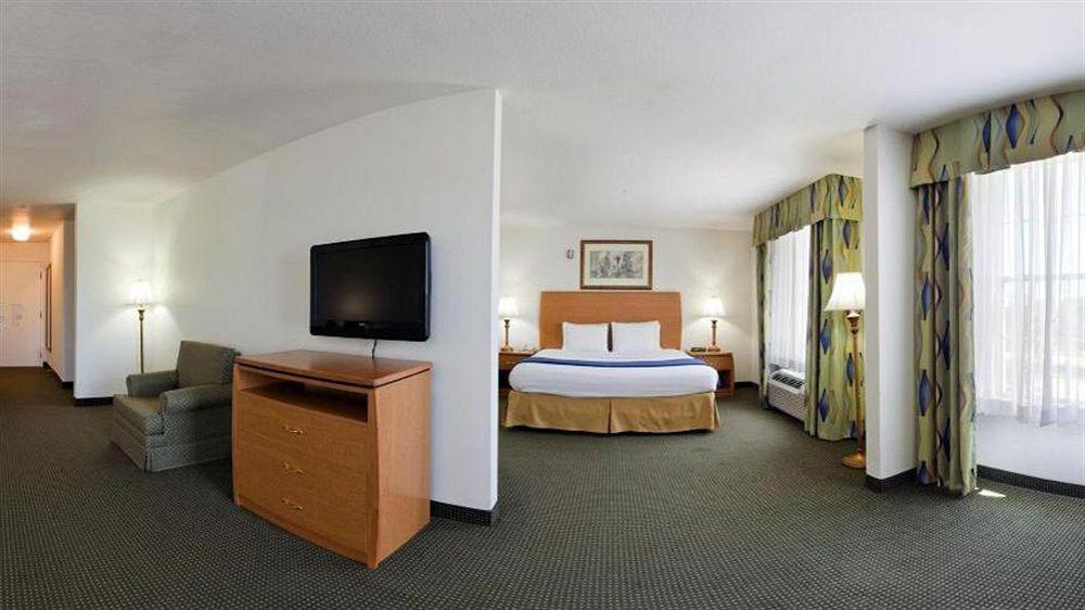 Holiday Inn Express Hotel & Suites Columbus By Ihg Εξωτερικό φωτογραφία