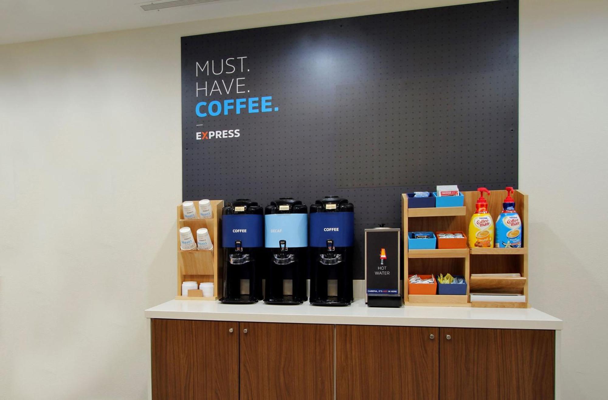 Holiday Inn Express Hotel & Suites Columbus By Ihg Εξωτερικό φωτογραφία