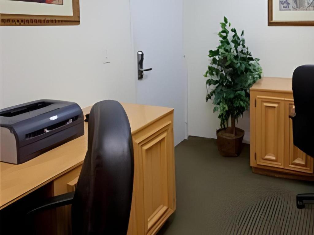 Holiday Inn Express Hotel & Suites Columbus By Ihg Εξωτερικό φωτογραφία