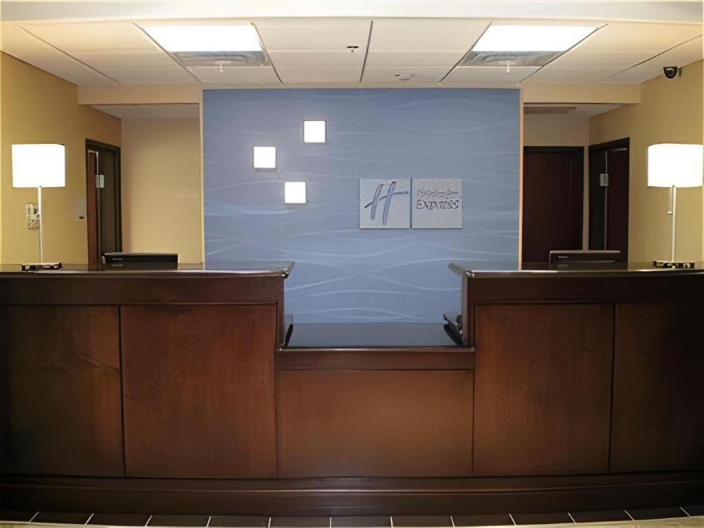 Holiday Inn Express Hotel & Suites Columbus By Ihg Εξωτερικό φωτογραφία