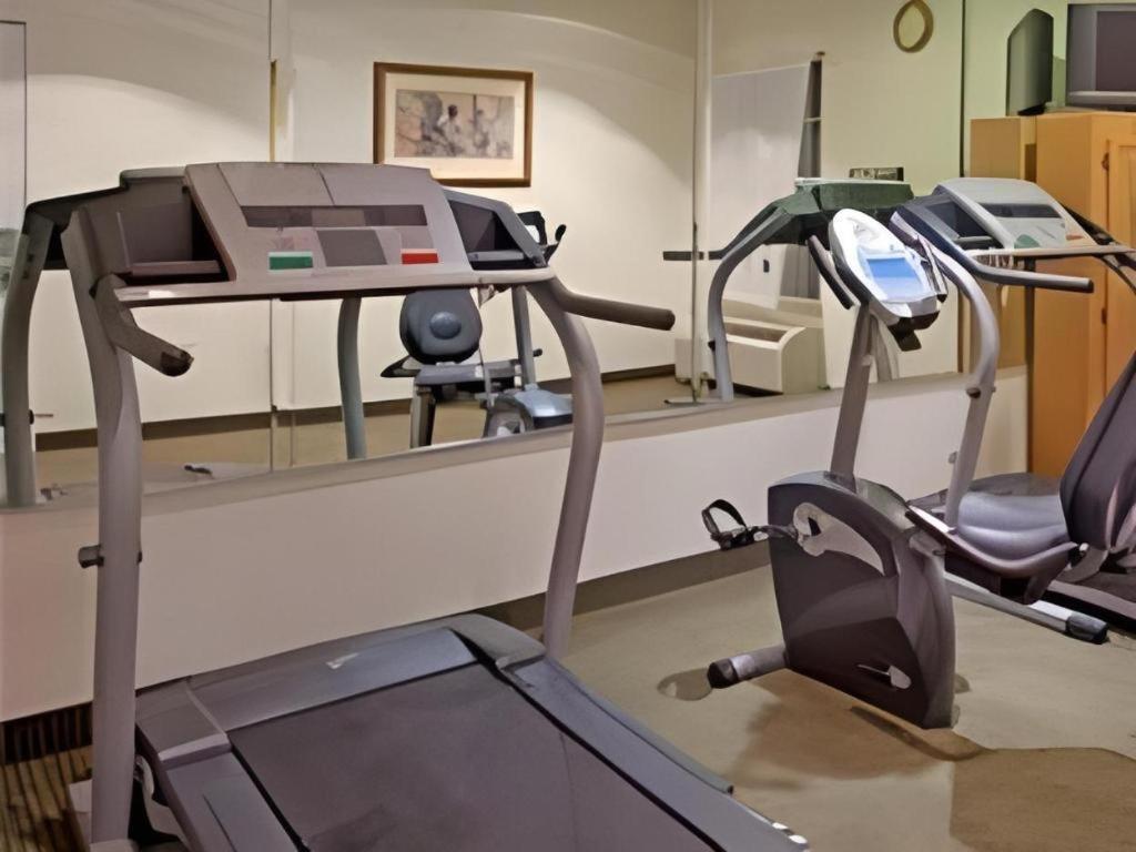 Holiday Inn Express Hotel & Suites Columbus By Ihg Εξωτερικό φωτογραφία