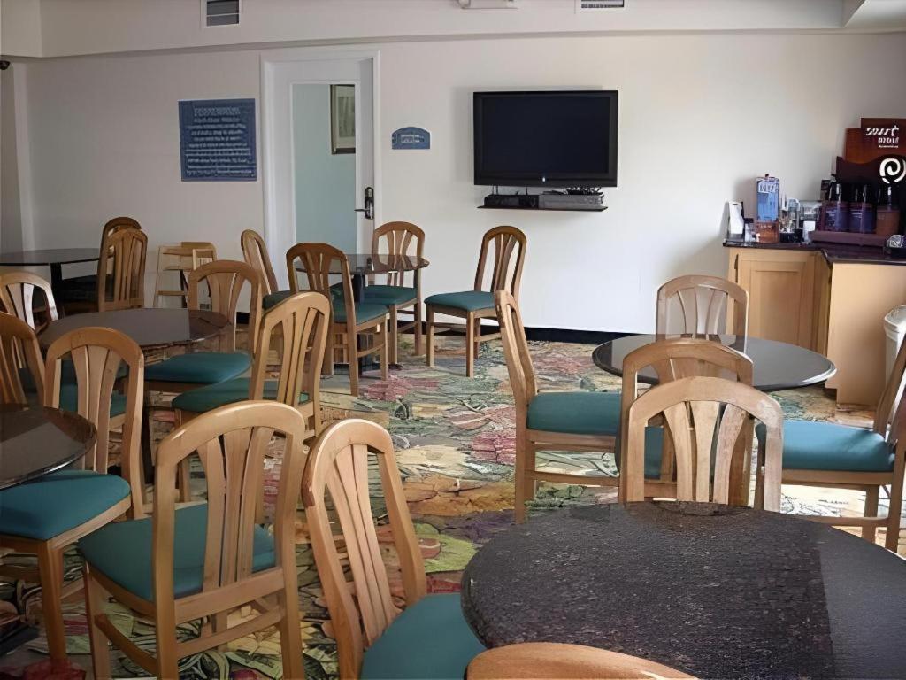 Holiday Inn Express Hotel & Suites Columbus By Ihg Εξωτερικό φωτογραφία