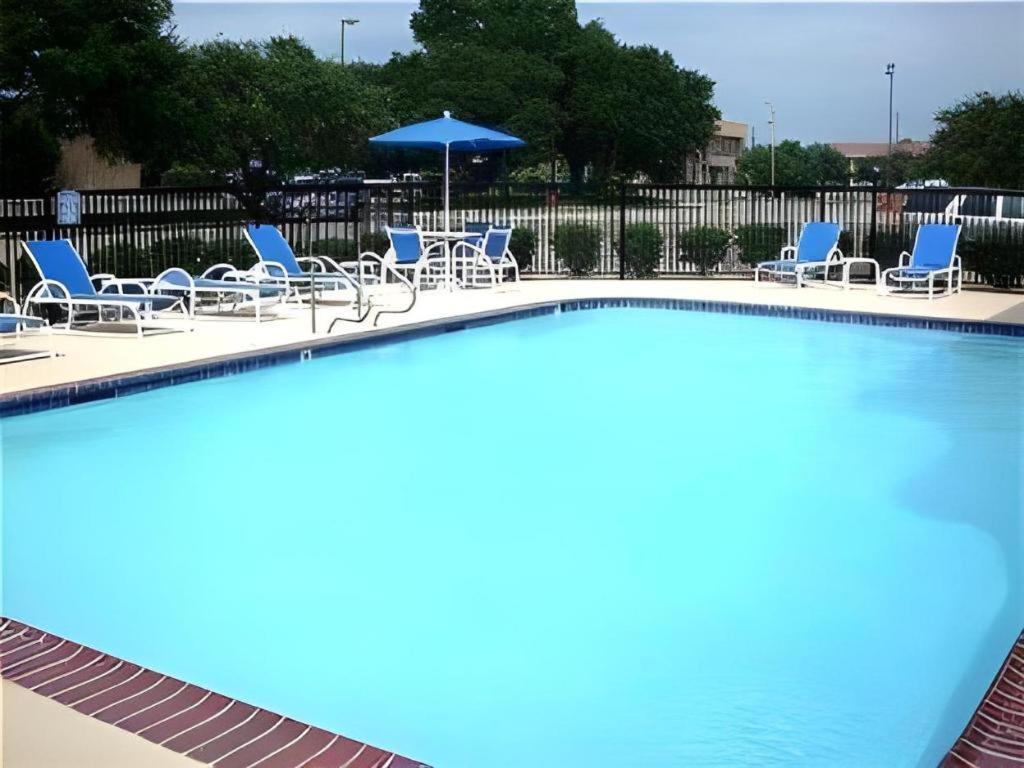 Holiday Inn Express Hotel & Suites Columbus By Ihg Εξωτερικό φωτογραφία
