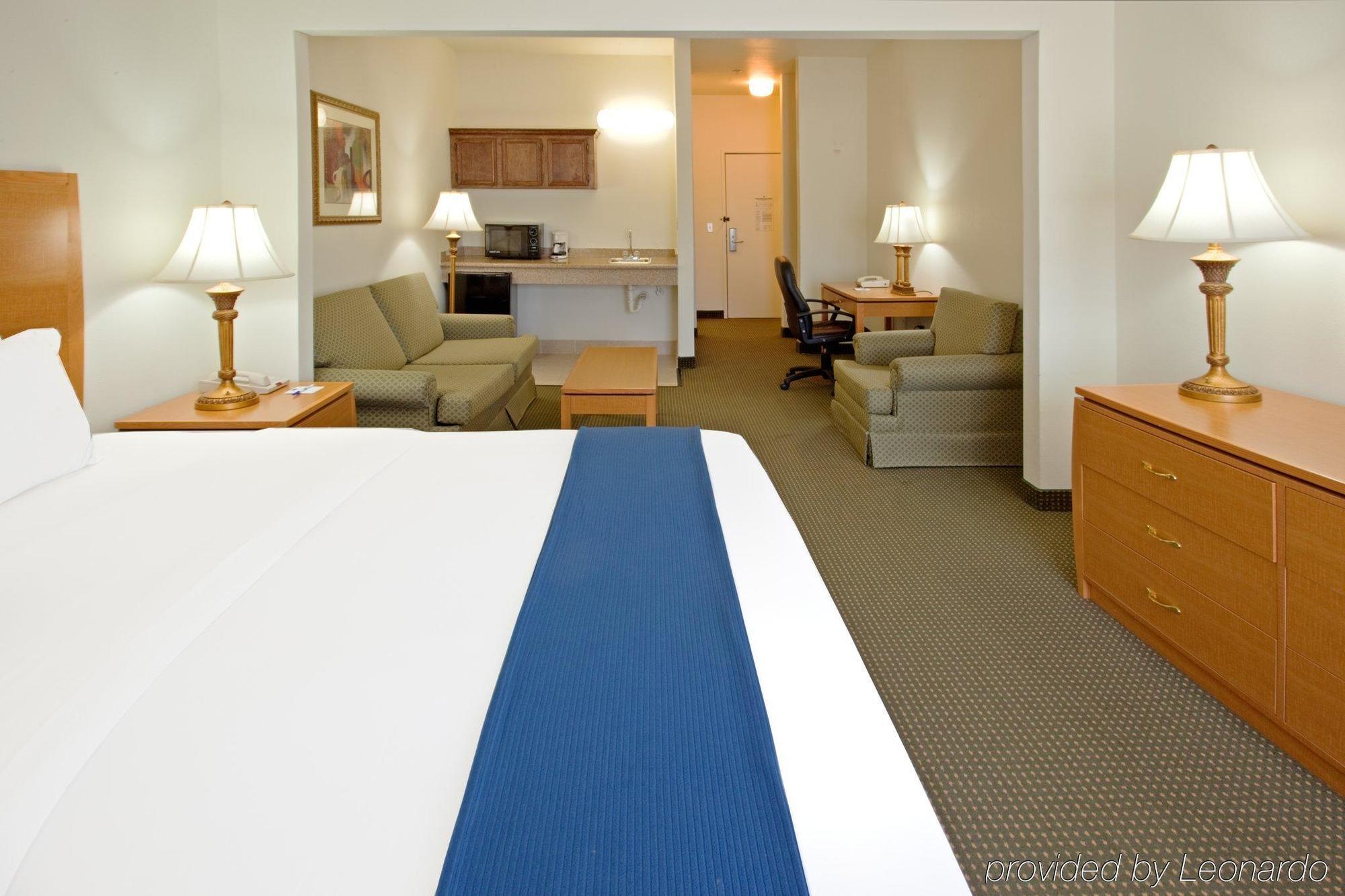 Holiday Inn Express Hotel & Suites Columbus By Ihg Δωμάτιο φωτογραφία