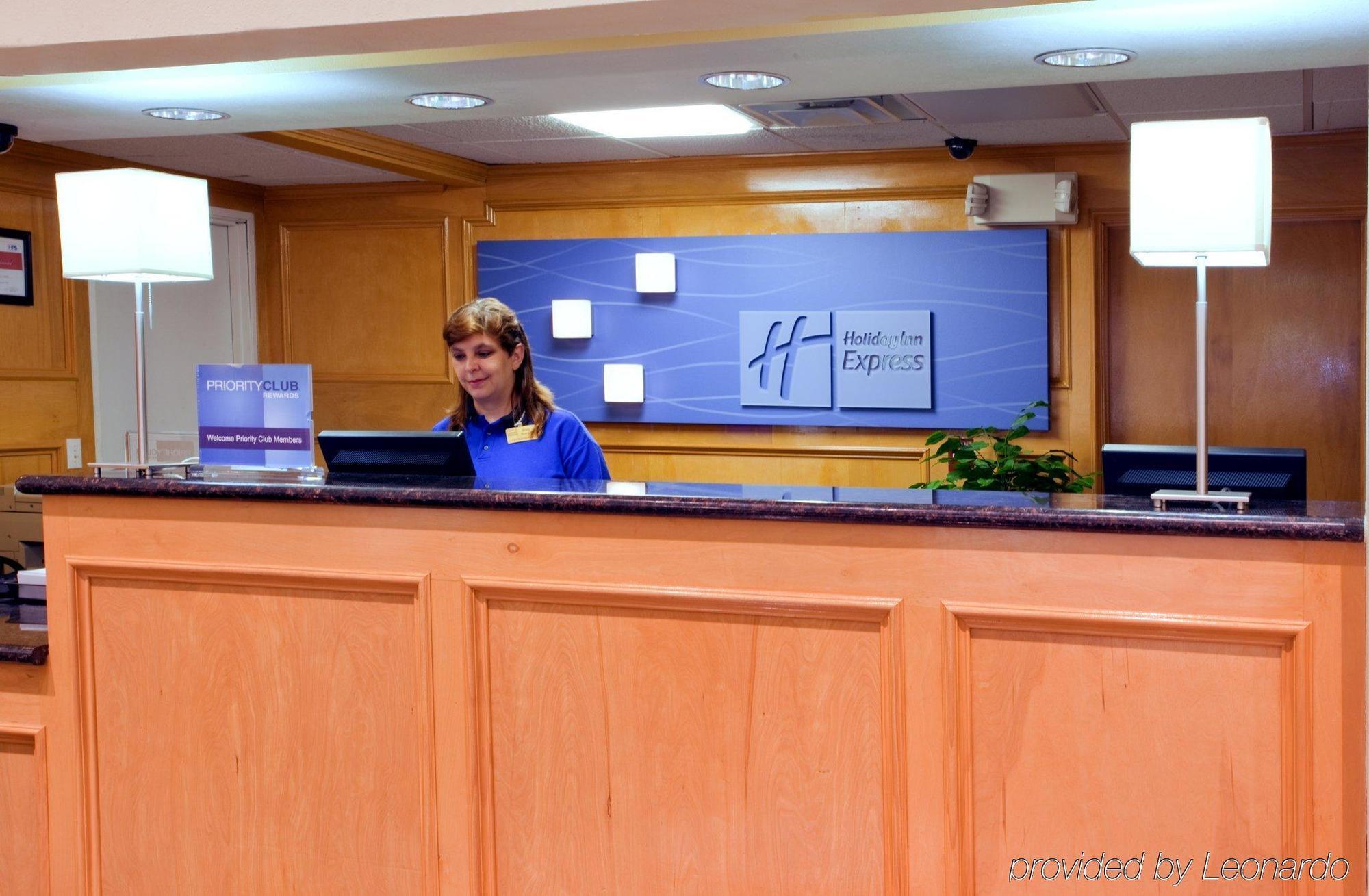 Holiday Inn Express Hotel & Suites Columbus By Ihg Εσωτερικό φωτογραφία