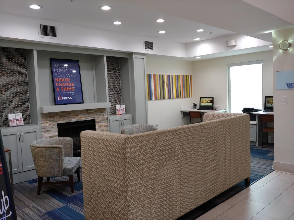 Holiday Inn Express Hotel & Suites Columbus By Ihg Εξωτερικό φωτογραφία