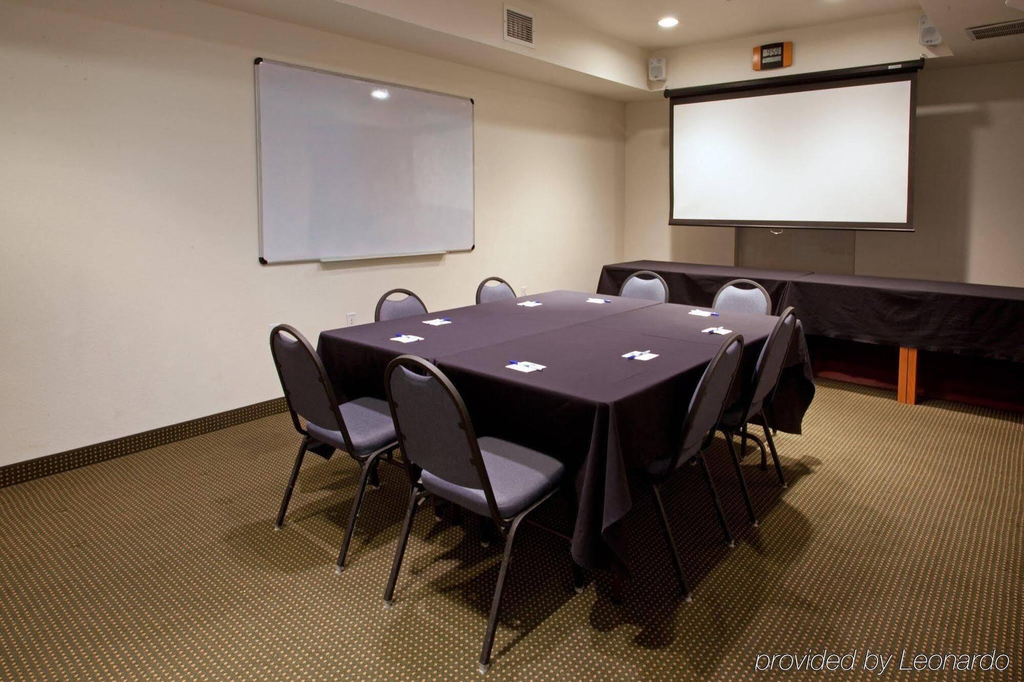 Holiday Inn Express Hotel & Suites Columbus By Ihg Εξωτερικό φωτογραφία