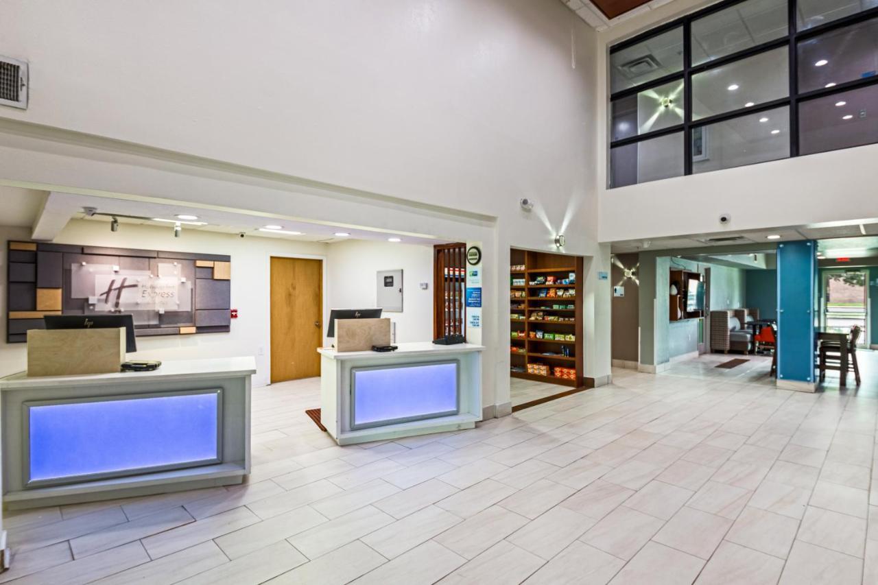 Holiday Inn Express Hotel & Suites Columbus By Ihg Εξωτερικό φωτογραφία